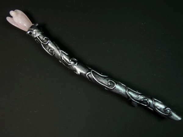 Rosa Wicca Zauberstab 12, 2 Zoll Rosenquarz Engel Zauberer Hexe Kostüm Wand Hexenstab Patengeschenk Rosa Wicca Zauberstab 12, 2 Zoll Rosenquarz Engel Zauberer Hexe Kostüm Wand Hexenstab Patengeschenk von FairyMeShop