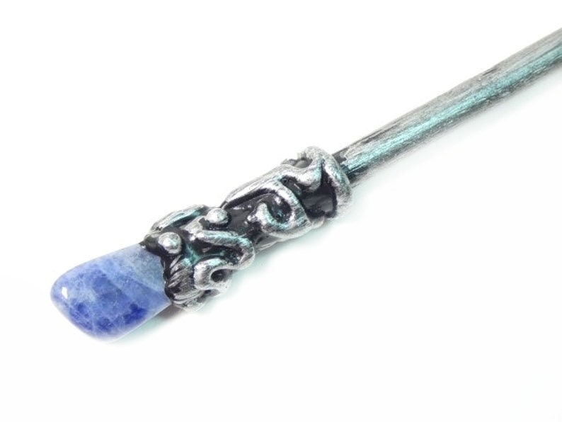 Sodalith Zauberstab 11 Zoll Schwarz Silber Edelstein Fee Wicca Zepter Sodalith Zauberstab 11 Zoll Schwarz Silber Edelstein Fee Wicca Zepter von FairyMeShop