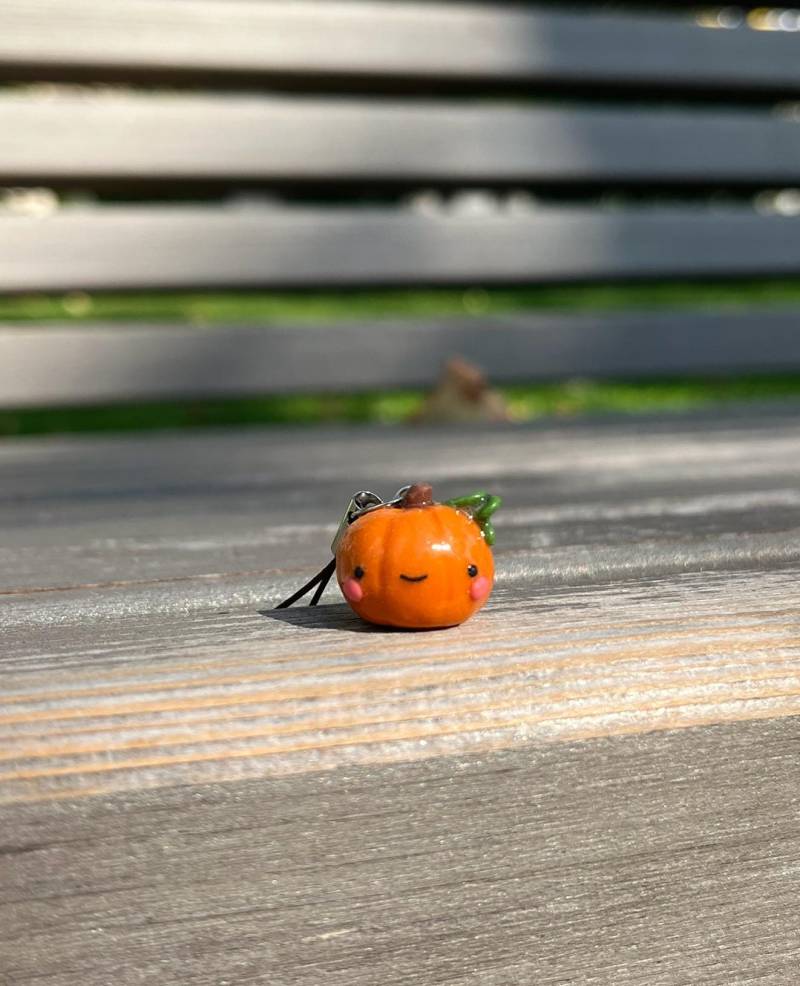 Winziger Kürbis-Anhänger, Fimo-Anhänger, Fimo-Kürbis, Handgemachter Herbst-Anhänger Aus Ton, Herbst-Schlüsselanhänger, Niedlicher Telefonanhänger Winziger Kürbis-Anhänger, Fimo-Anhänger, Fimo-Kürbis, Handgemachter Herbst-Anhänger Aus Ton, Herbst-Schlüsselanhänger, Niedlicher Telefonanhänger von FairySyrupClay
