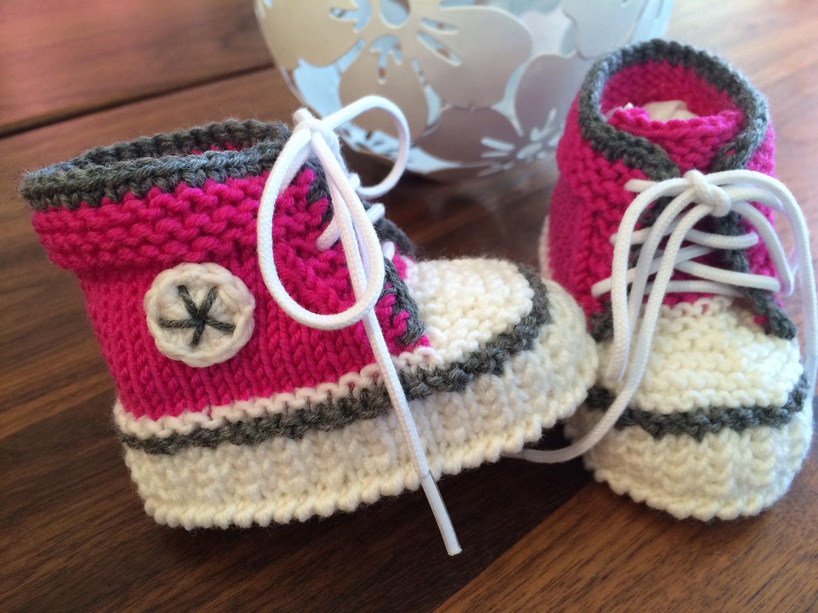 Baby-Sneaker - "Little Pink-Lady" Handgestrickt Baby-Sneaker - "Little Pink-Lady" Handgestrickt von FairyTailsTreasures