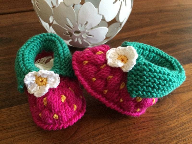 Babyschuhe "Himbeere" - Neu Handgestrickt Babyschuhe "Himbeere" - Neu Handgestrickt von FairyTailsTreasures
