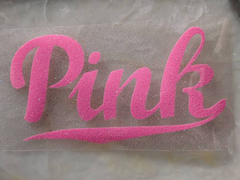 Vs Pink Cursive Inspiriertes Eisen Auf Vinyl Aufkleber Wärmetransfer Vs Pink Cursive Inspiriertes Eisen Auf Vinyl Aufkleber Wärmetransfer von FairyTaleDes