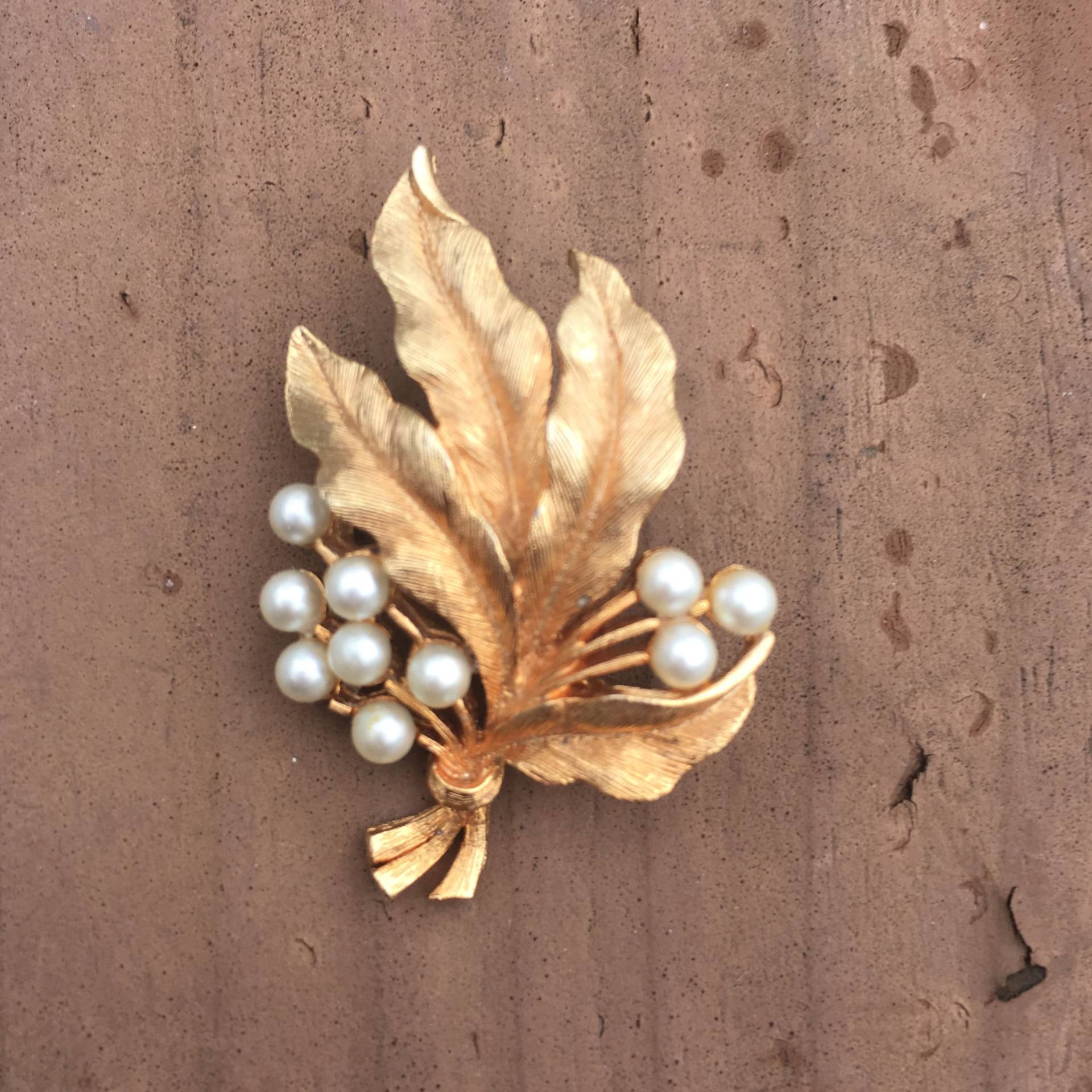 Jj Signierte Leaf Spray, Blätter, Perlen, Jonette Jewelry Co Jj Signierte Leaf Spray, Blätter, Perlen, Jonette Jewelry Co von FairyTreasureStones