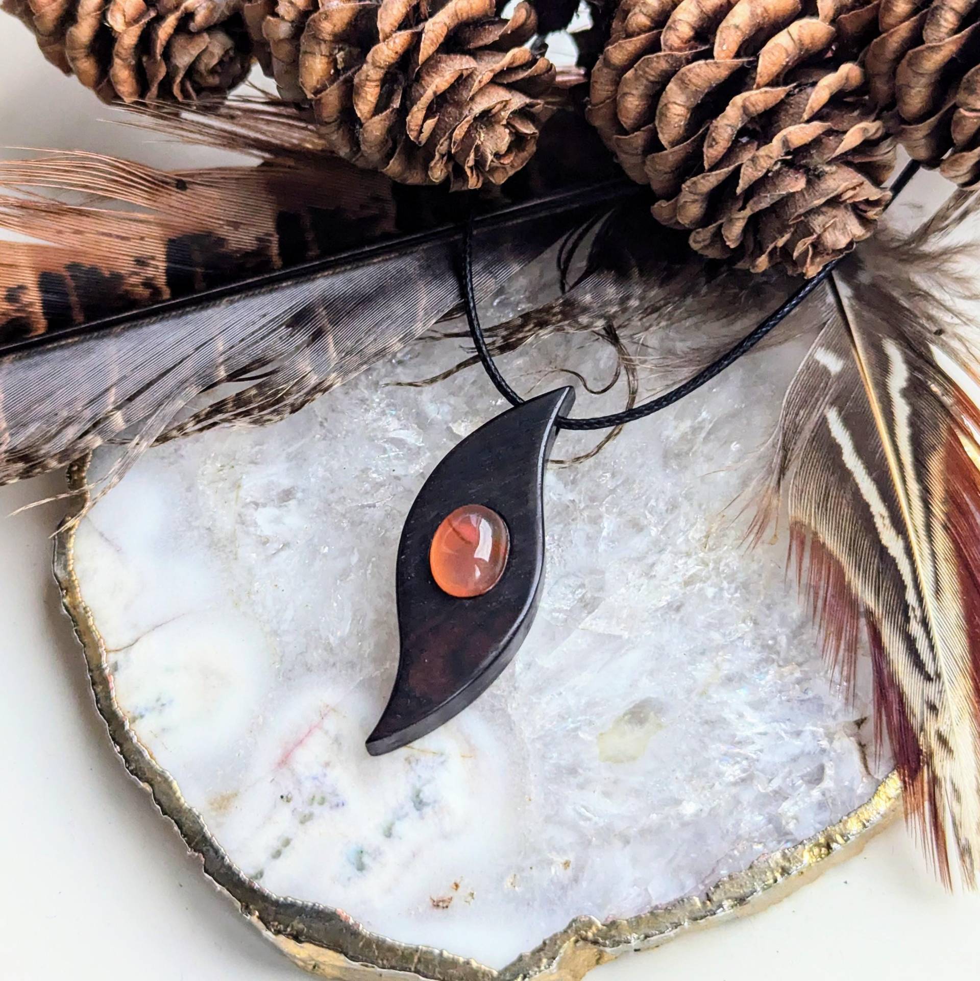 Anhänger Aus Ebenholz Mit Karneol Anhänger Aus Ebenholz Mit Karneol von FairyWoodJewellery
