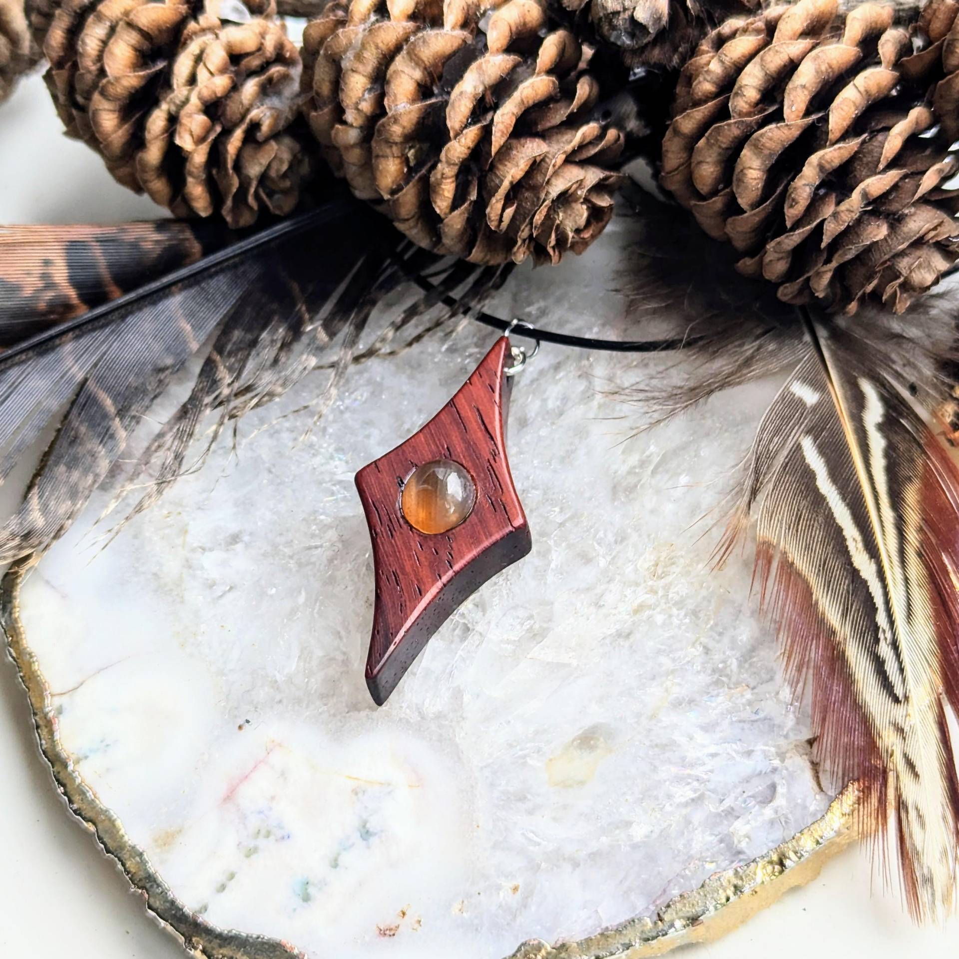 Anhänger Aus Korallenholz Mit Citrin Anhänger Aus Korallenholz Mit Citrin von FairyWoodJewellery