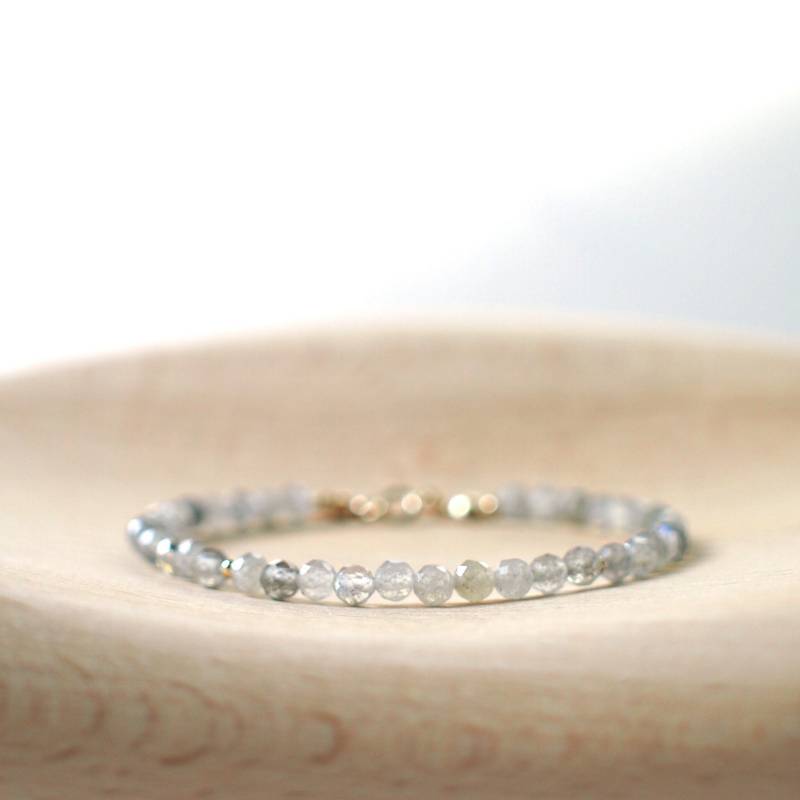 Labradorit Armband // Zierlich & Funkelnd Stapelbar 14K Gold-Filled Labradorit Armband // Zierlich & Funkelnd Stapelbar 14K Gold-Filled von FaithAndDeedsJewelry