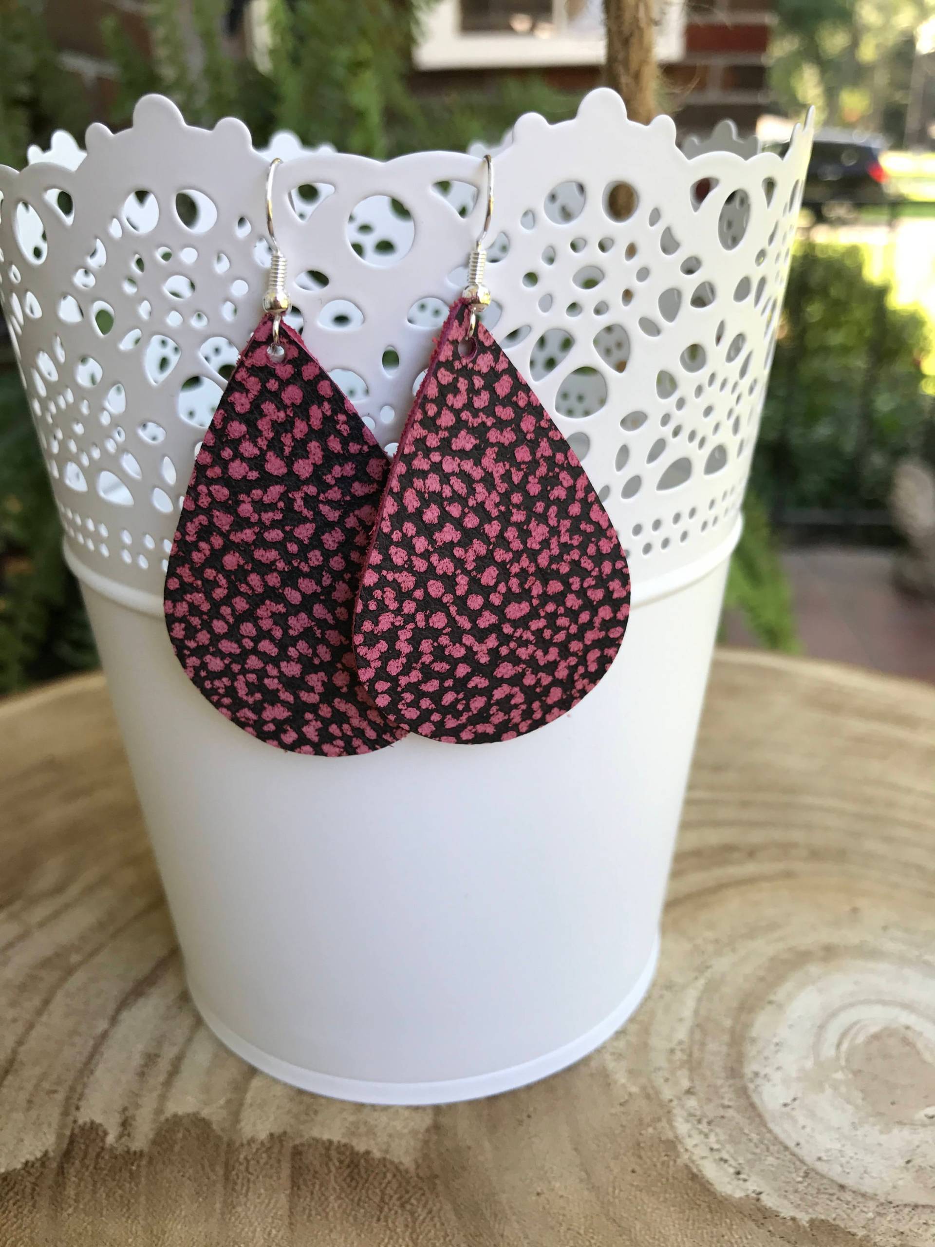 Leder-Tropfen-Ohrringe Leder-Tropfen-Ohrringe von FaithandLoveShop