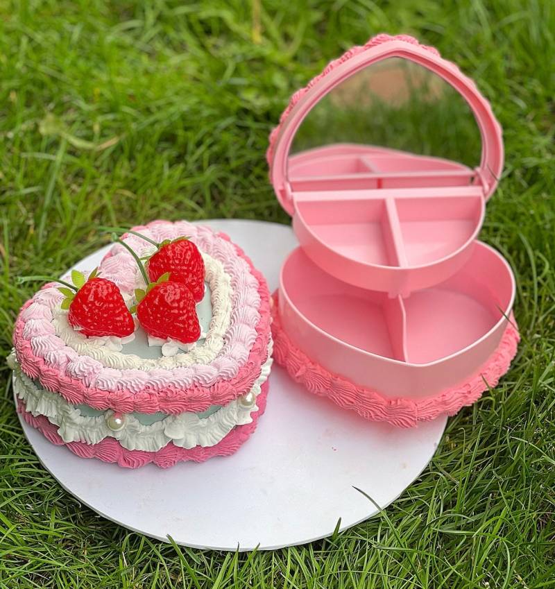 Erdbeer Perle Fake Kuchen Schmuckschatulle Erdbeer Perle Fake Kuchen Schmuckschatulle von FakesCakess