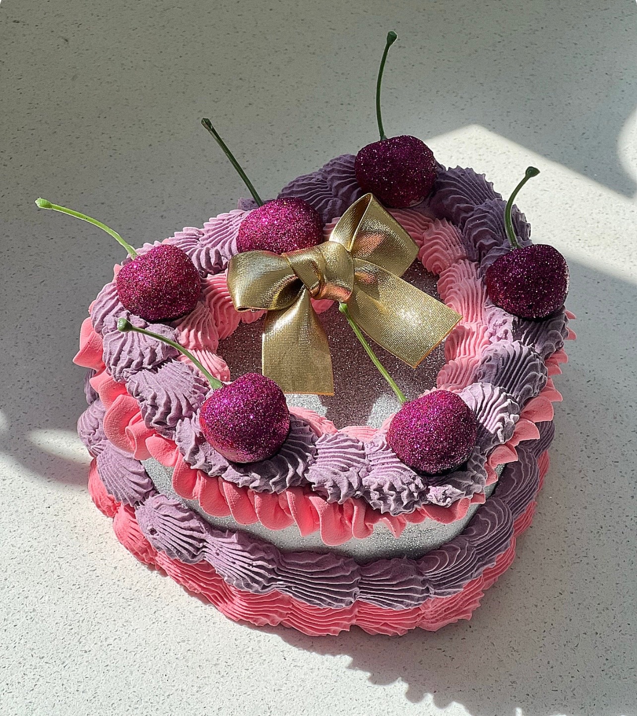 Glitzer Schleife Kirsche Unecht Kuchen Schmuckschatulle Glitzer Schleife Kirsche Unecht Kuchen Schmuckschatulle von FakesCakess