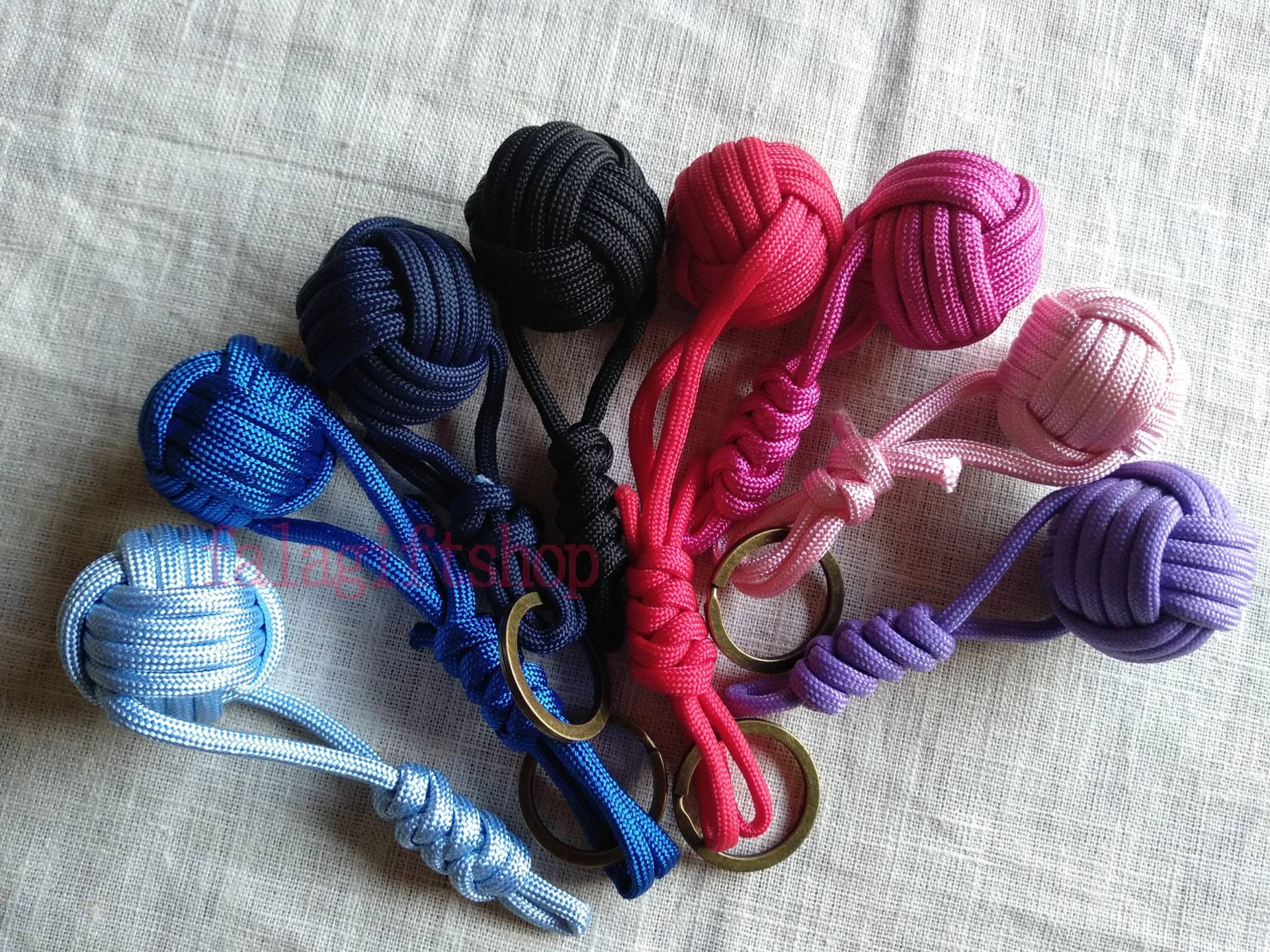 Handgemachte Monkey Fist Schlüsselanhänger in 8 Farben Handgemachte Monkey Fist Schlüsselanhänger in 8 Farben von FalaGiftShop