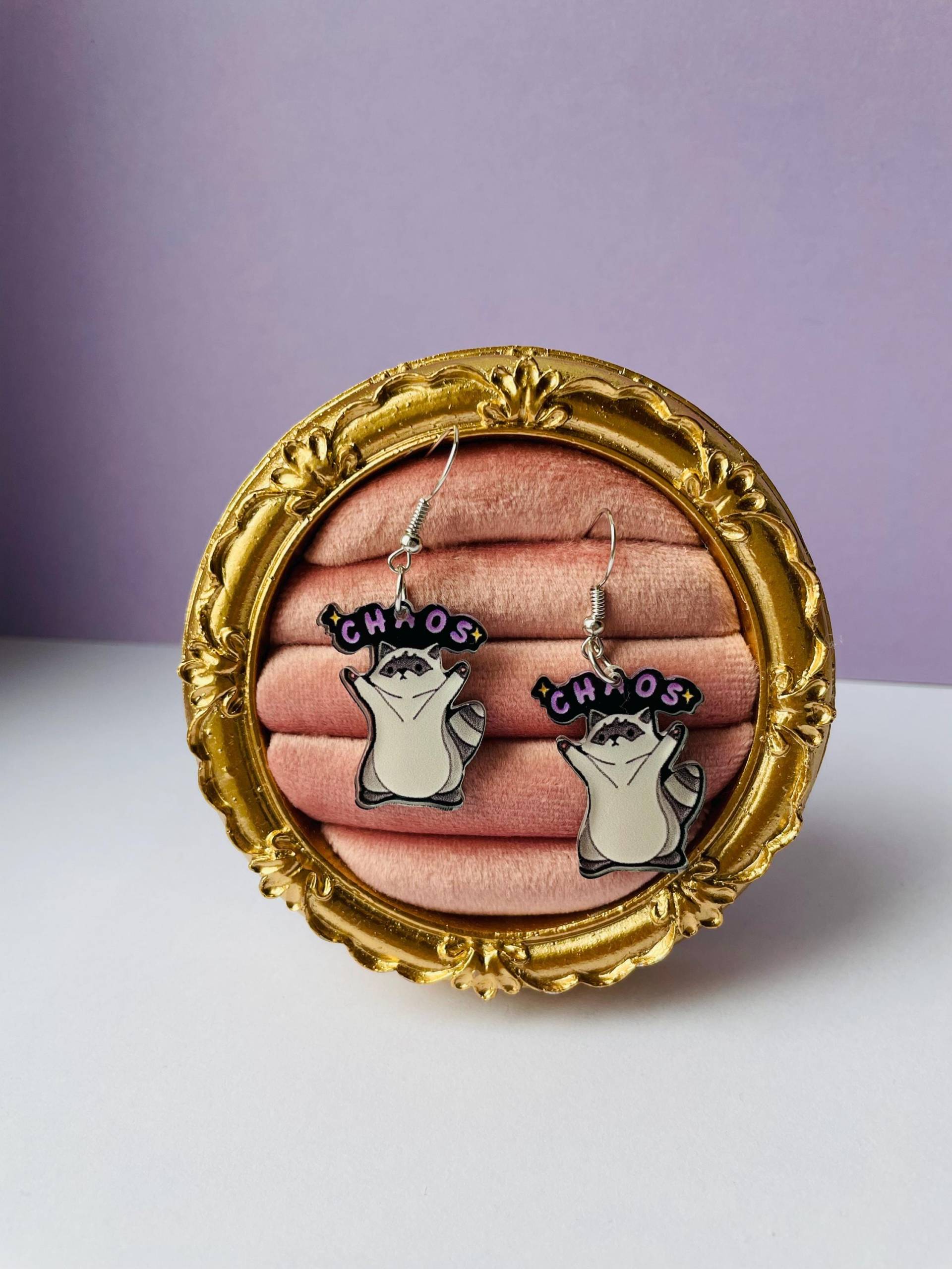 Chaos Waschbär Ohrringe - Lustige Acryl Mit Silberhaken Statement Earrings Famé Accessoires Fun Jewelry Geschenkidee von FamEbyFanniMehlhorn