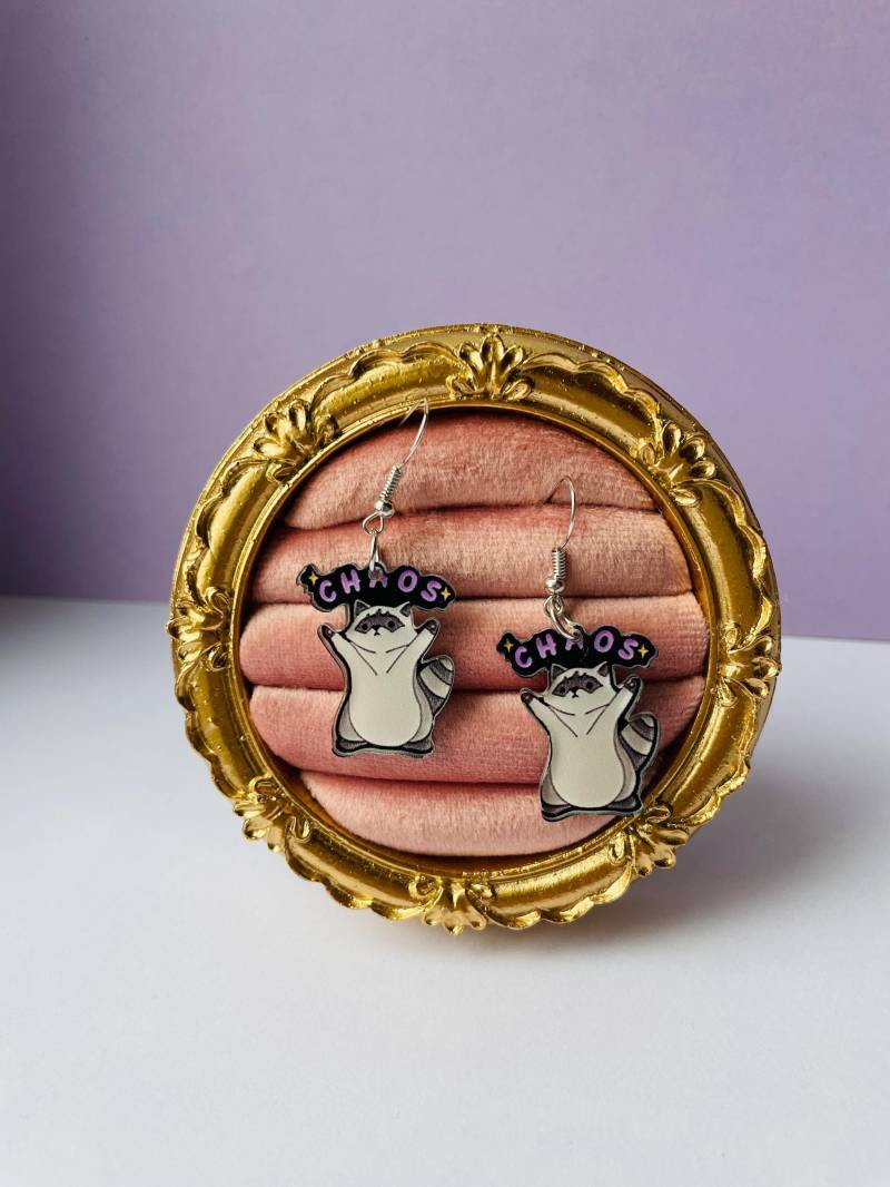 Chaos Waschbär Ohrringe - Lustige Acryl Mit Silberhaken Statement Earrings Famé Accessoires Fun Jewelry Geschenkidee von FamEbyFanniMehlhorn