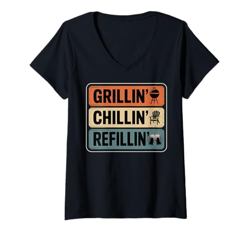 Damen Grillin' Chillin' Refillin' Lustiger Retro-BBQ Papa T-Shirt mit V-Ausschnitt Damen Grillin' Chillin' Refillin' Lustiger Retro-BBQ Papa T-Shirt mit V-Ausschnitt von Family Cutey PH Merch Designs Art, Store