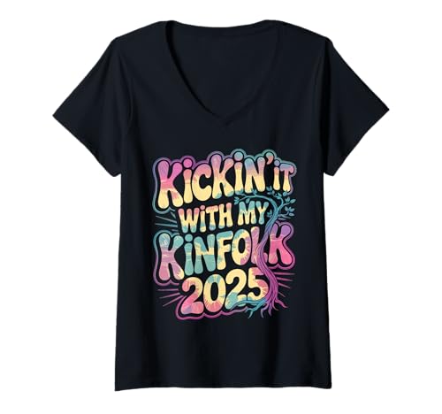 Damen Kickin It with My Kinfolk Family Reunion 2025 T-Shirt mit V-Ausschnitt Damen Kickin It with My Kinfolk Family Reunion 2025 T-Shirt mit V-Ausschnitt von Family Reunion Matching Family Outfit 2025 Tee