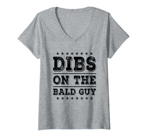 Damen Dibs on The Glatze Guy Lustige Ehefrau Freundin T-Shirt mit V-Ausschnitt Damen Dibs on The Glatze Guy Lustige Ehefrau Freundin T-Shirt mit V-Ausschnitt von Family Roots Supply Co.