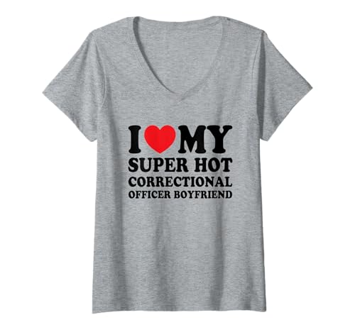 Damen Ich Liebe Meinen superheißen Freund als Justizvollzugsbeamter Lustig T-Shirt mit V-Ausschnitt Damen Ich Liebe Meinen superheißen Freund als Justizvollzugsbeamter Lustig T-Shirt mit V-Ausschnitt von Family Roots Supply Co.