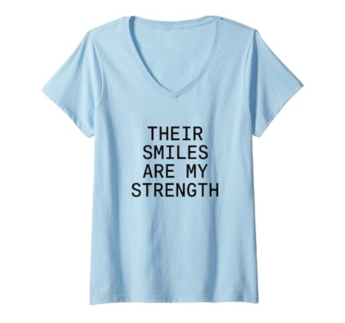 Damen Their Smiles Are My Strength. Familienliebes-Zitat. T-Shirt mit V-Ausschnitt Damen Their Smiles Are My Strength. Familienliebes-Zitat. T-Shirt mit V-Ausschnitt von Family and Relationships by Lumi Art