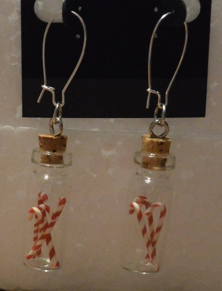 Selbstgemachte Ohrringe, 5, 5 cm Lange Weihnachtliche Zuckerstangenohrringe Selbstgemachte Ohrringe, 5, 5 cm Lange Weihnachtliche Zuckerstangenohrringe von FamilyBlessingsCo