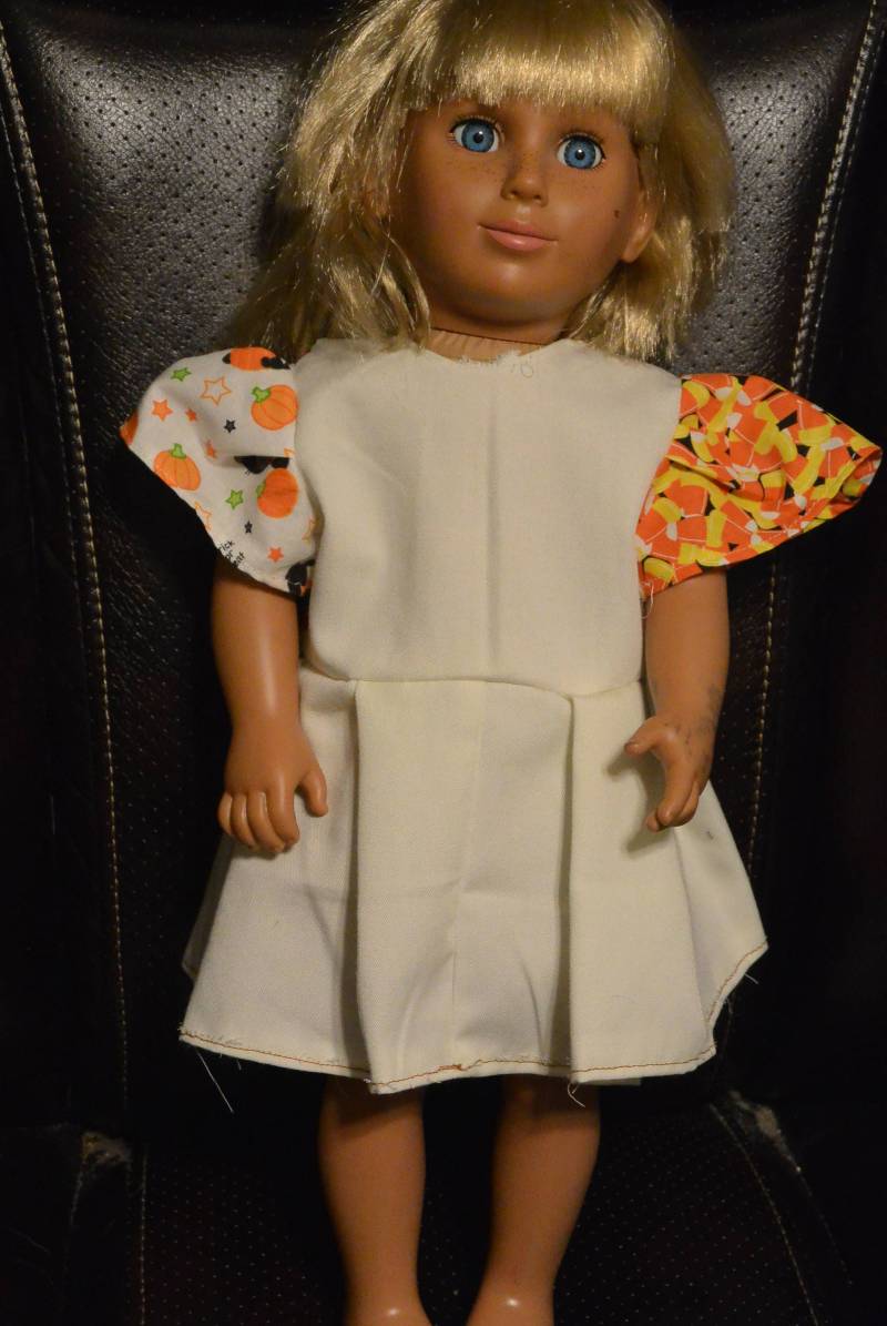 Selbstgemachtes 18 "Puppenkleid Halloween-stoffärmeln Selbstgemachtes 18 "Puppenkleid Halloween-stoffärmeln von FamilyBlessingsCo