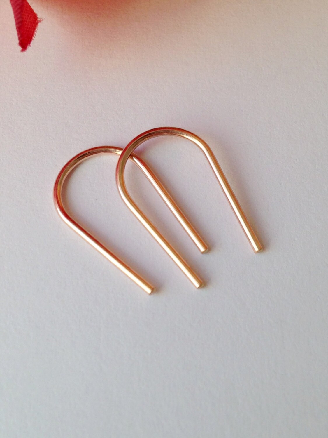 Bogen Ohrringe. 14K Gold Fill, Roségold Sterling Silber Bogen Ohrringe. 14K Gold Fill, Roségold Sterling Silber von FamilyWeddingJewelry