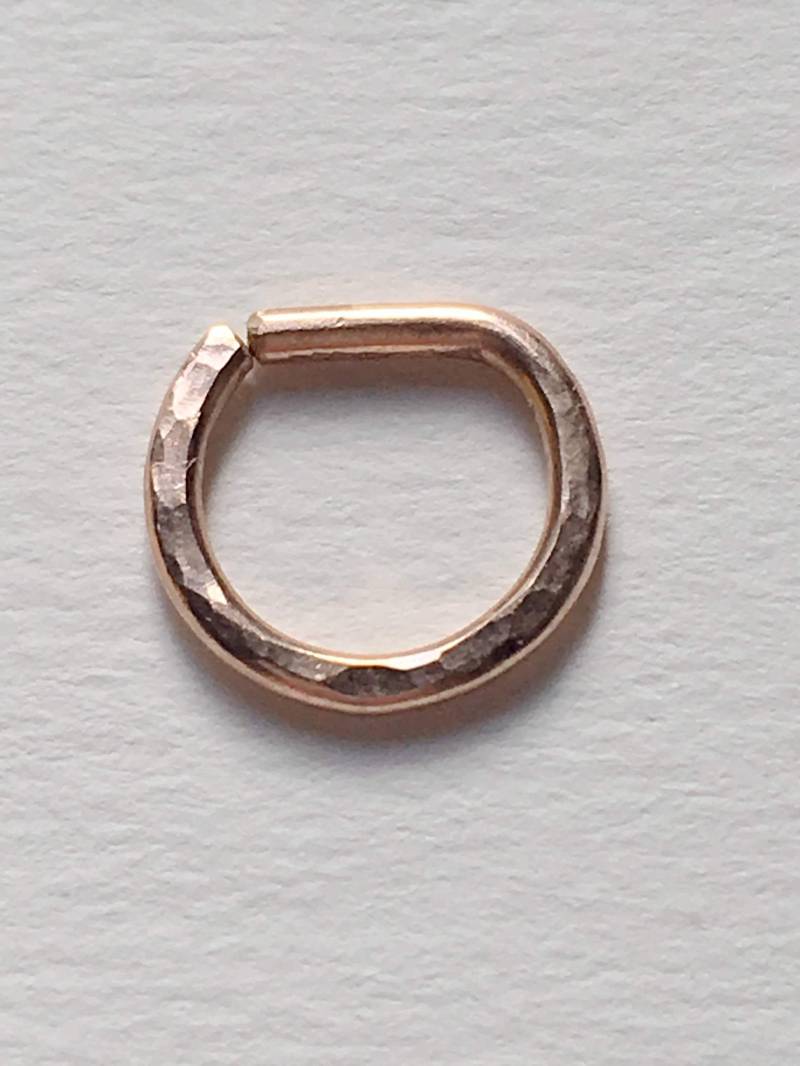 D Septum Ring, Gehämmerter Rosegold Ring 14K Gold Filled 925 Sterling Silber Ring D Septum Ring, Gehämmerter Rosegold Ring 14K Gold Filled 925 Sterling Silber Ring von FamilyWeddingJewelry