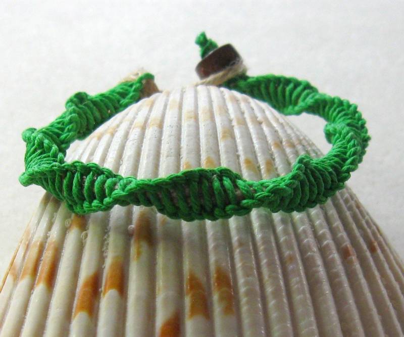 Grünes Makramee Armband, Boho Hippie Schmuck von FamtasticCrafts