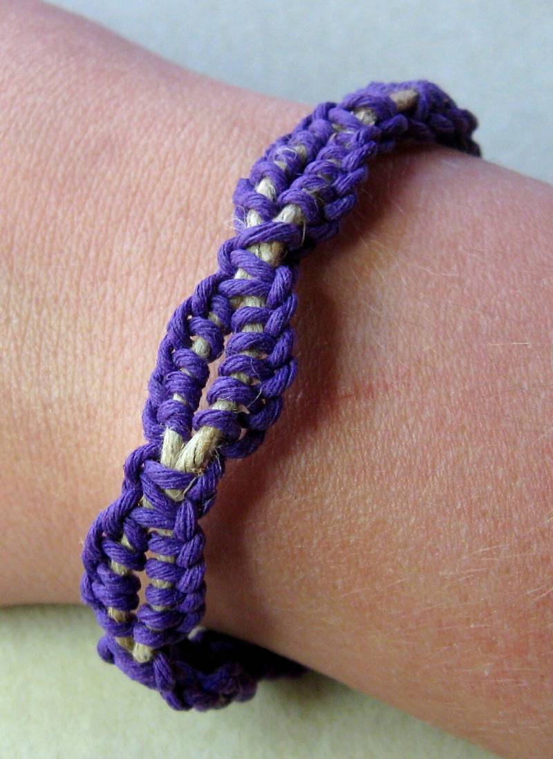 Makramee Armband Lila Farbene Baumwollkordel, Boho Schmuck von FamtasticCrafts