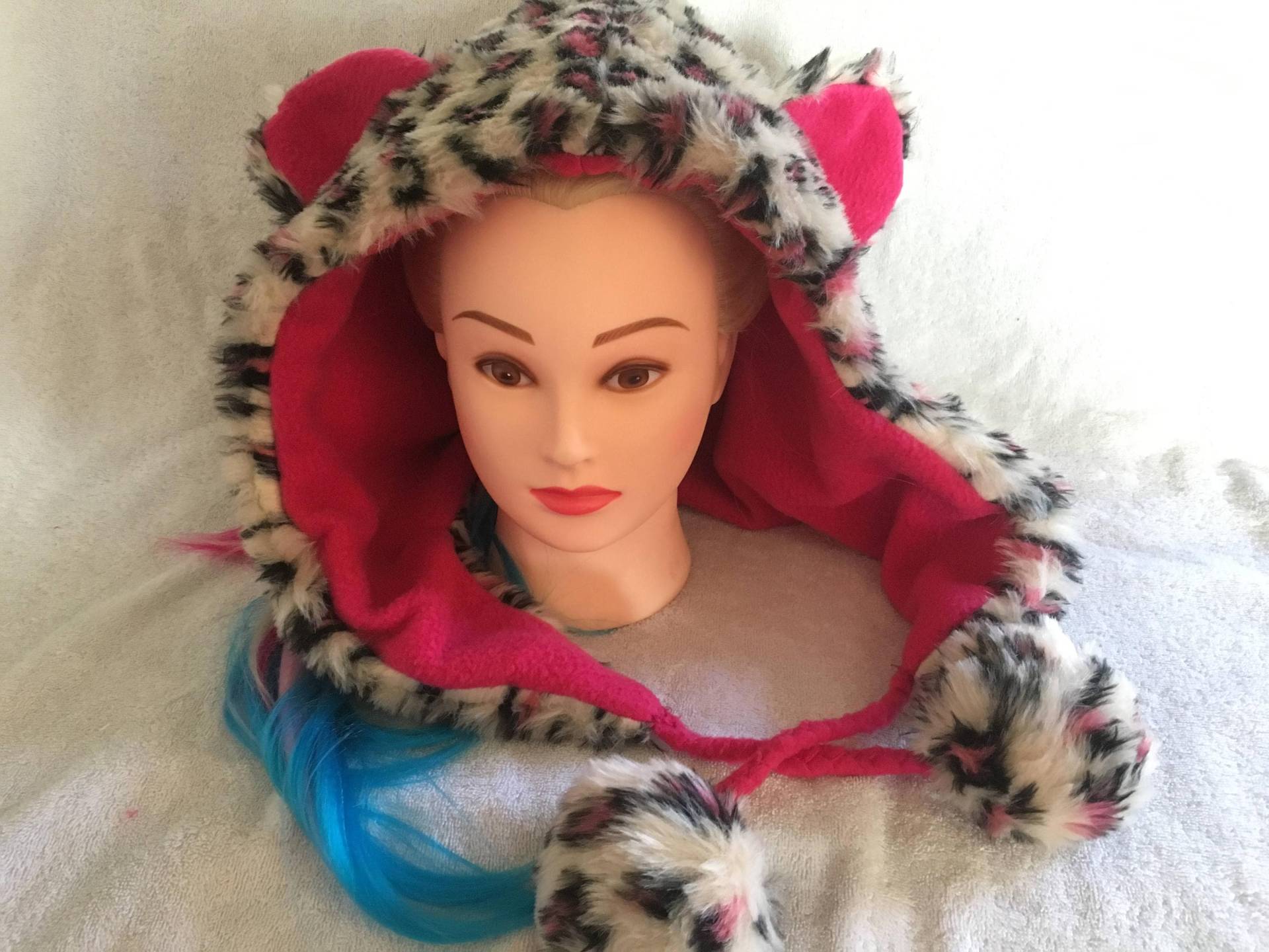 Bärenhafte Tierkapuze in Rosa Und Weißem Tierdruck Bärenhafte Tierkapuze in Rosa Und Weißem Tierdruck von FancifulFairyDesigns