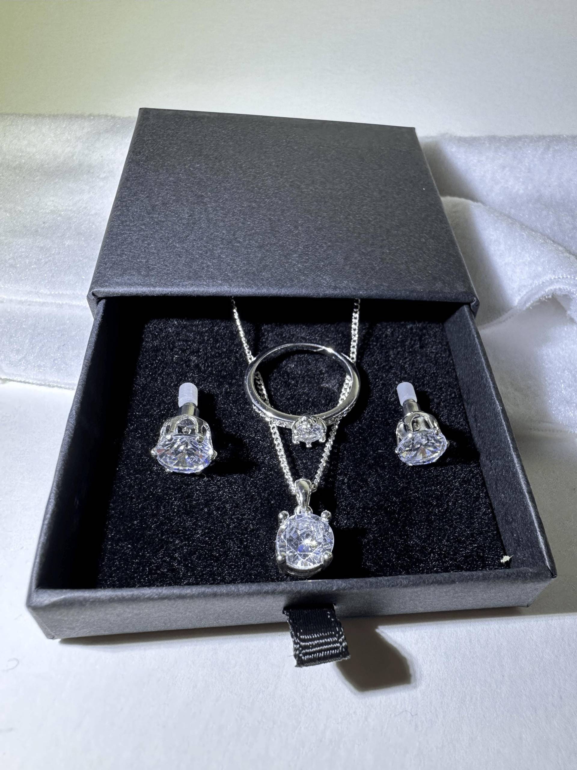 Timeless 4-Piece Set Available in Gold & Silver With Matching Earrings, Necklace Ring Timeless 4-Piece Set Available in Gold & Silver With Matching Earrings, Necklace Ring von FancyCraftsJewelry
