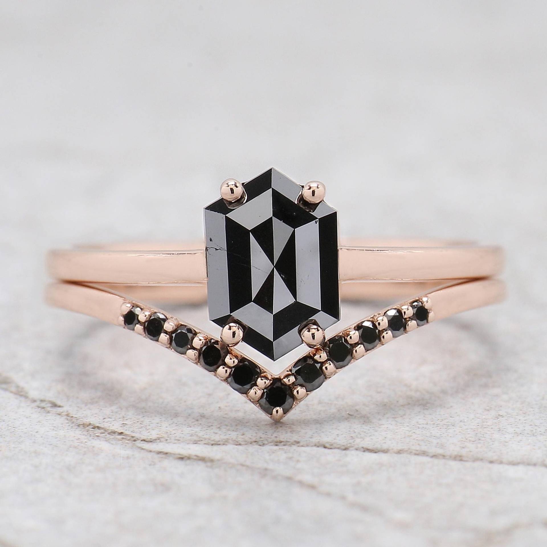 1.13 Ct Natürliche Sechseckform Schwarze Farbe Diamantring 7, 90 Mm Im Sechseckschliff 14K Rosegold Silber Verlobungsring Ql9082 1.13 Ct Natürliche Sechseckform Schwarze Farbe Diamantring 7, 90 Mm Im Sechseckschliff 14K Rosegold Silber Verlobungsring Ql9082 von FancyDiamondJewels