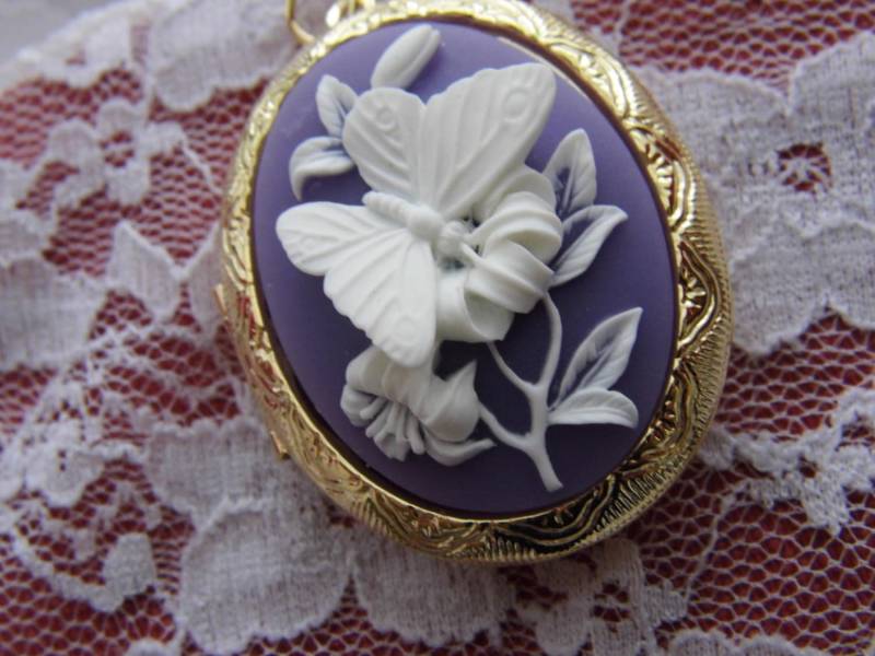 Hochzeit Party Medaillon Lila Lavendel & Weiß Schmetterling Cameo Damen Silber Filegre Jahrestag Geburtstagsgeschenk Mutter Tochter Halskette von FancyFoxBoutique2