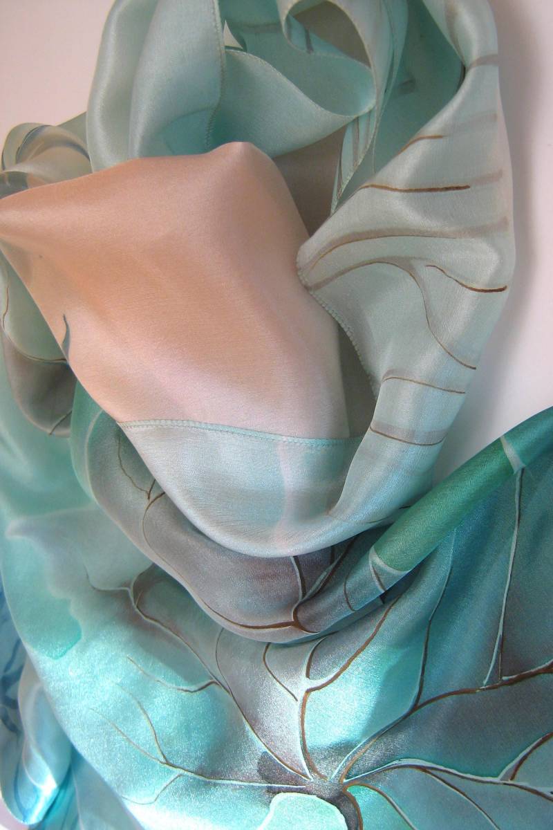 Langer Seidenschal Frauen Mit Blättern Handbemalt von FancySilk