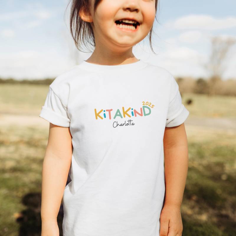 T-Shirt Pullover Hoodie Kitakind 2025 Mit Namen Personalisiert Tshirt Kind Print Kita Shirt Kitastart Junge Mädchen Kindergarten Regenbogen von FancyTinyShop