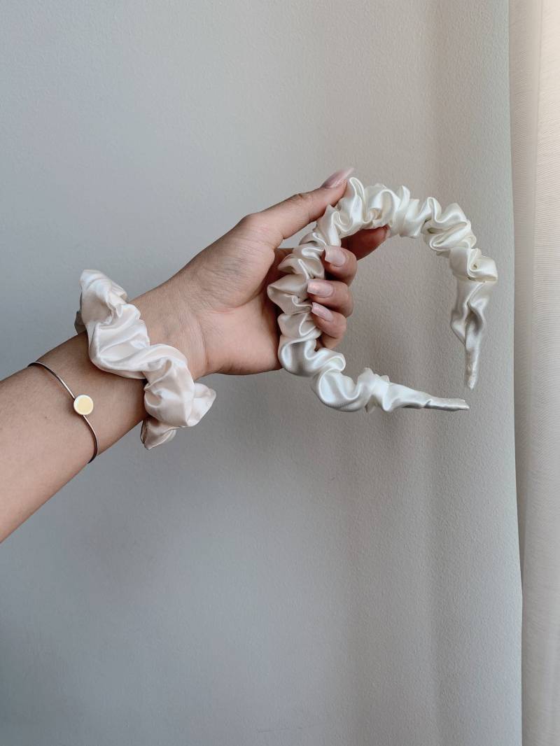 Set Scrunchie Und Stirnband. Satin. Haarreif Haarband, Haar Accessoires, Geschenkidee Set Scrunchie Und Stirnband. Satin. Haarreif Haarband, Haar Accessoires, Geschenkidee von FancylittlethingsDE