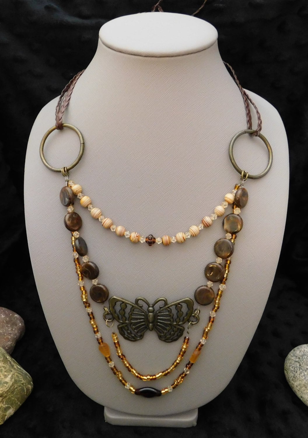 40 "Braun Und Tan Boho Layer Mehrsträngige Halskette Mit Antik Vergoldetem Schmetterling Anhänger von FancysFetishBoutique