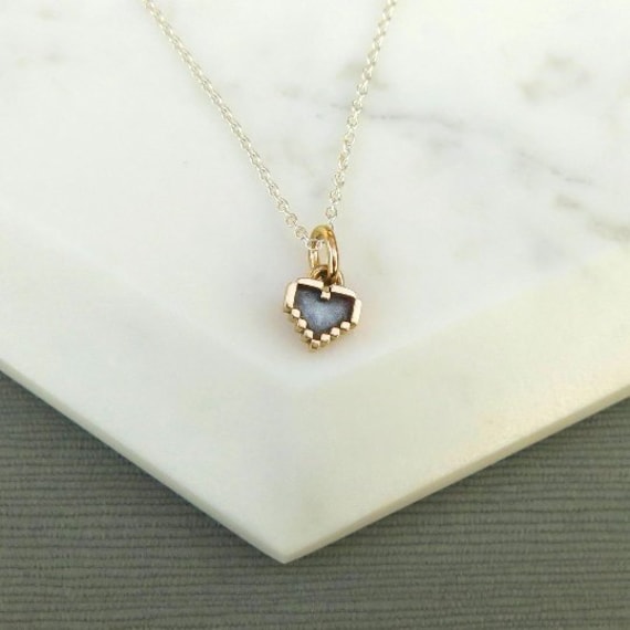 Mini Gelbgold Pixel Herz Anhänger Mit Kette, Legend Of Zelda Inspiriert Halskette, Nintendo Charm von FandomRegalia