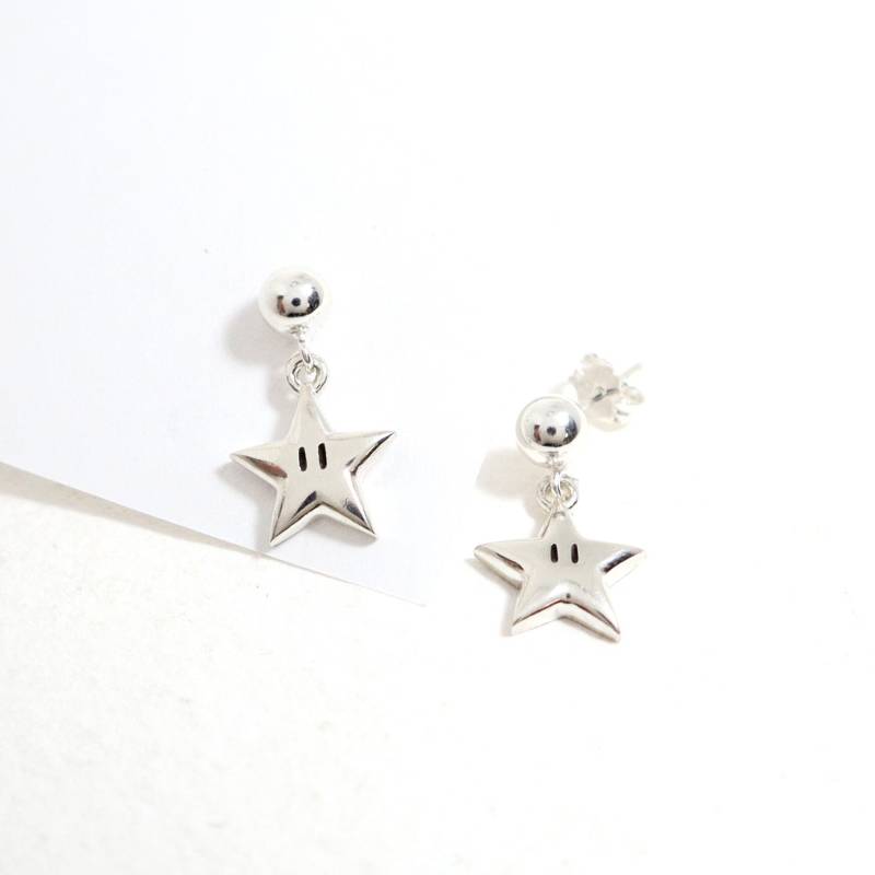 Super Star Baumeln Ohrringe, Sterling Silber Starmen, Invincible Brisuren, Nintendo Inspirierte Tropfen Ohrringe Super Star Baumeln Ohrringe, Sterling Silber Starmen, Invincible Brisuren, Nintendo Inspirierte Tropfen Ohrringe von FandomRegalia