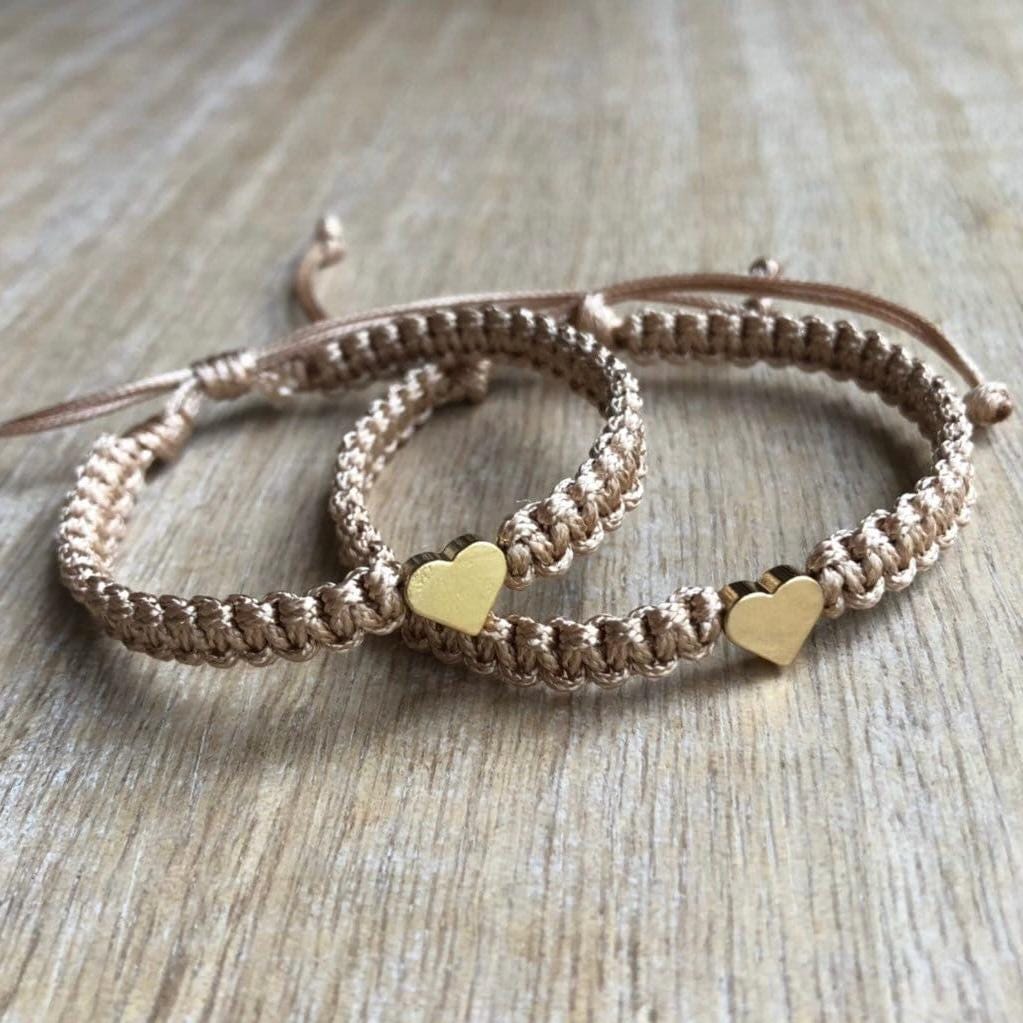 Gold Mommy & Me Armband Set - Passende Handgefertigte Verstellbare Armbänder Mit Herzanhängern | Mutter Tochter Geschenk Wasserabweisend Lm001808 von Fanfarria