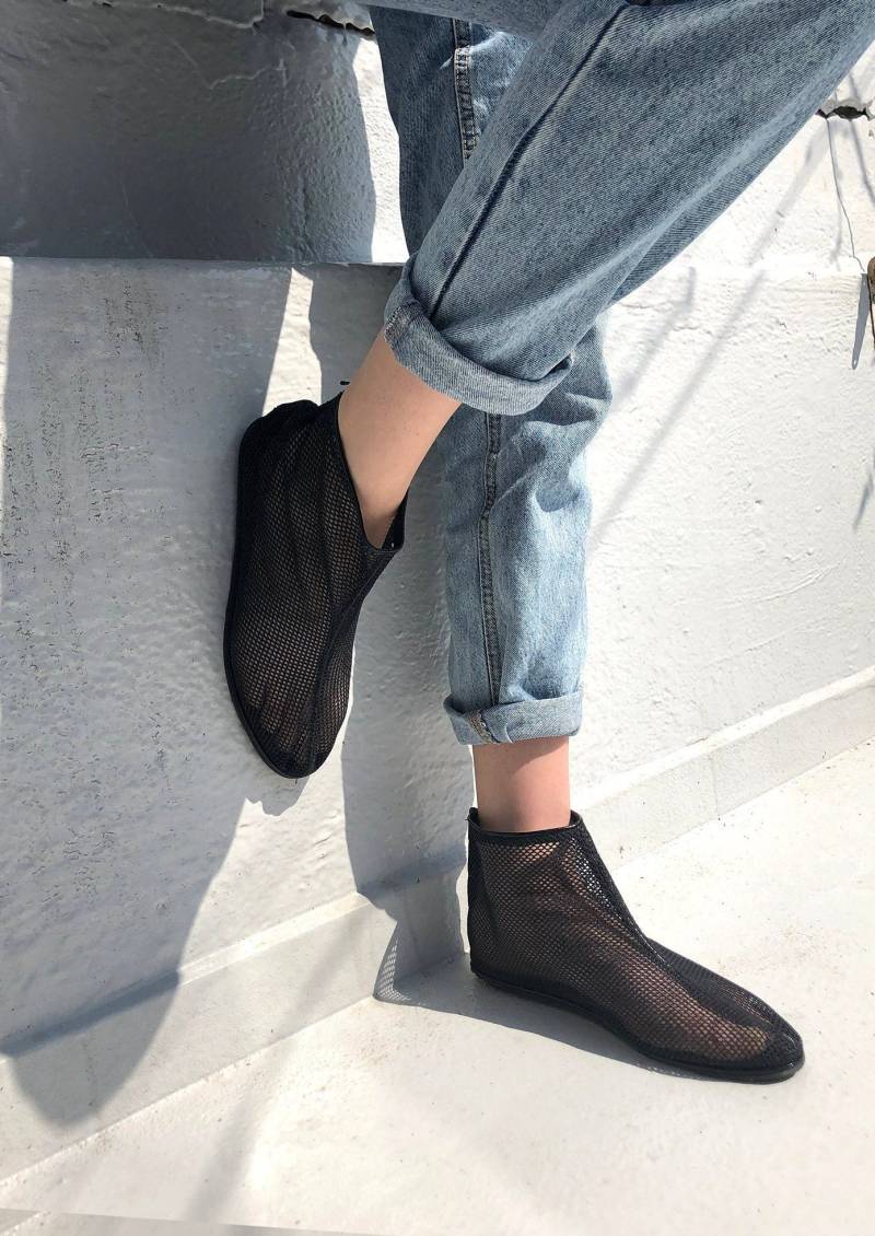 Damen Schwarze Mesh Boots Größe 10 | Handgefertigte Damenstiefel Flache Maschen Schuhe Sommer Flache Geschenk Für Sie von FanfinfonShoes