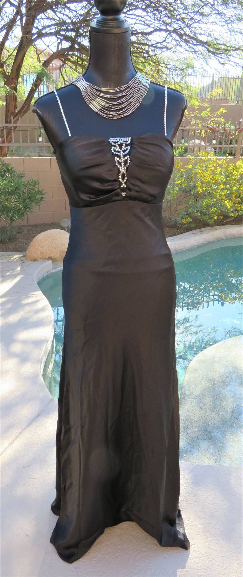 Vintage 80Er Jump Schwarzes Satinkleid in Voller Länge Gr. 7/8 Vintage 80Er Jump Schwarzes Satinkleid in Voller Länge Gr. 7/8 von FannyChanel