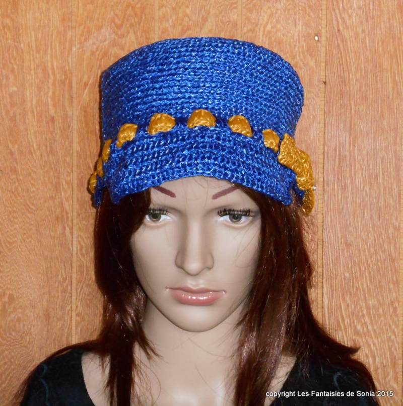 Gehäkelte Mütze Aus Blauem Bast von FantaisiesSonia