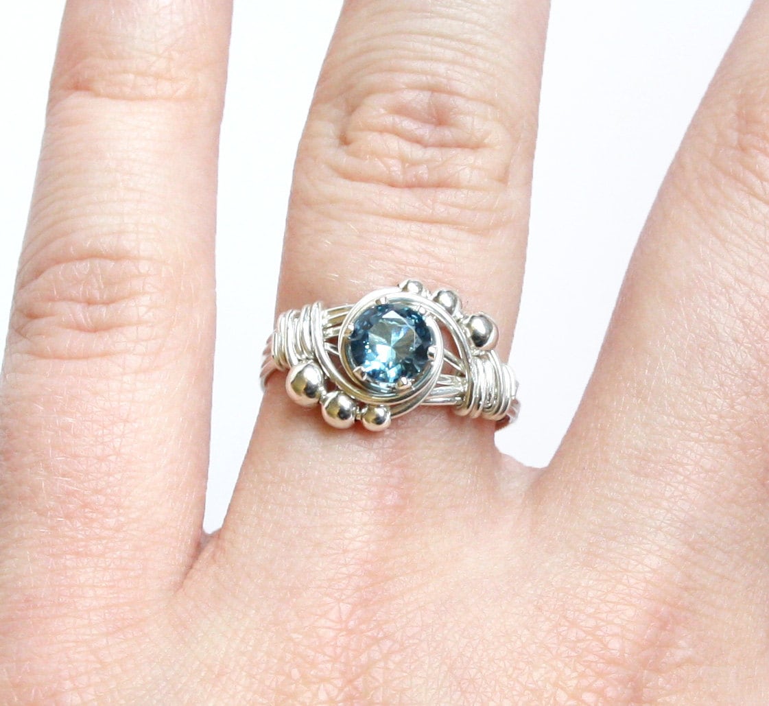 Draht Gewickelt Birthstone Ring - Sterling Silber Und Choice Facettierten Edelstein Custom Größe Auf Bestellung Gefertigt von FantasiaElegance