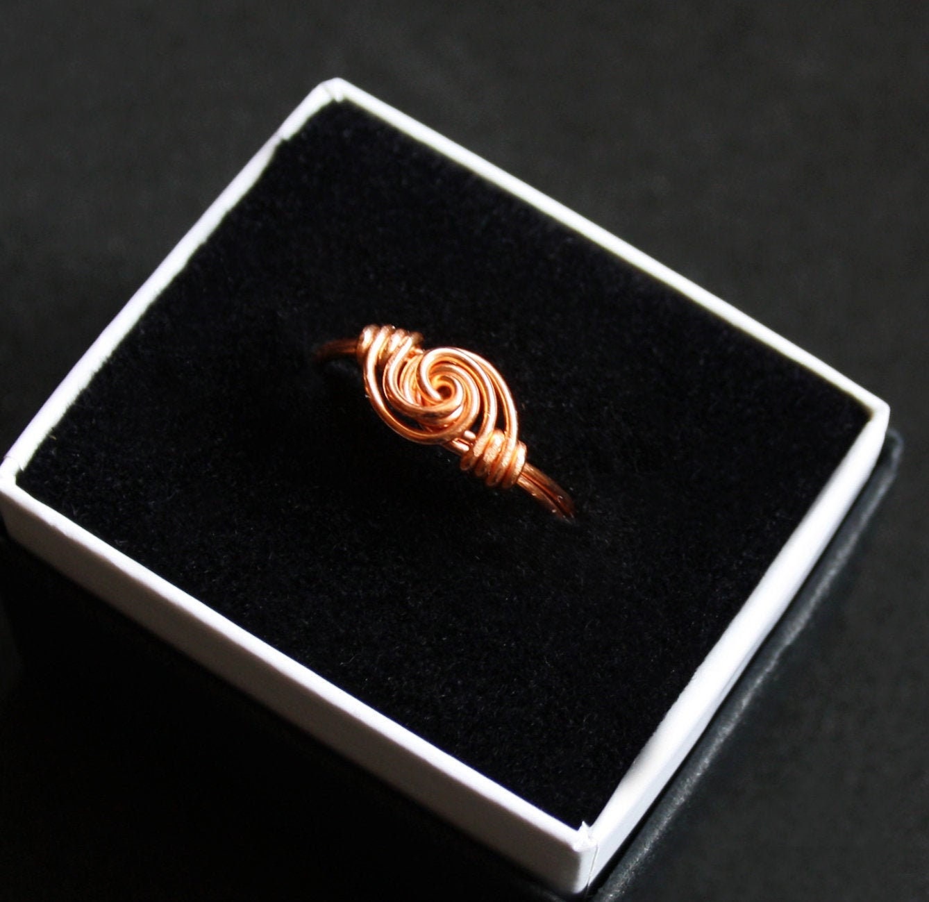 Draht Gewickelt Ring - Nebel Wirbel Kupfer Knoten Motiv Elegant Und Vielseitig Custom Größe von FantasiaElegance