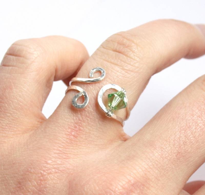 Einstellbare Silber Ring - Choice Von Swarovski Kristall Farbe Und Gehämmert Sterling Draht Gewickelt Benutzerdefinierte Größe Einstellbare Silber Ring - Choice Von Swarovski Kristall Farbe Und Gehämmert Sterling Draht Gewickelt Benutzerdefinierte Größe von FantasiaElegance