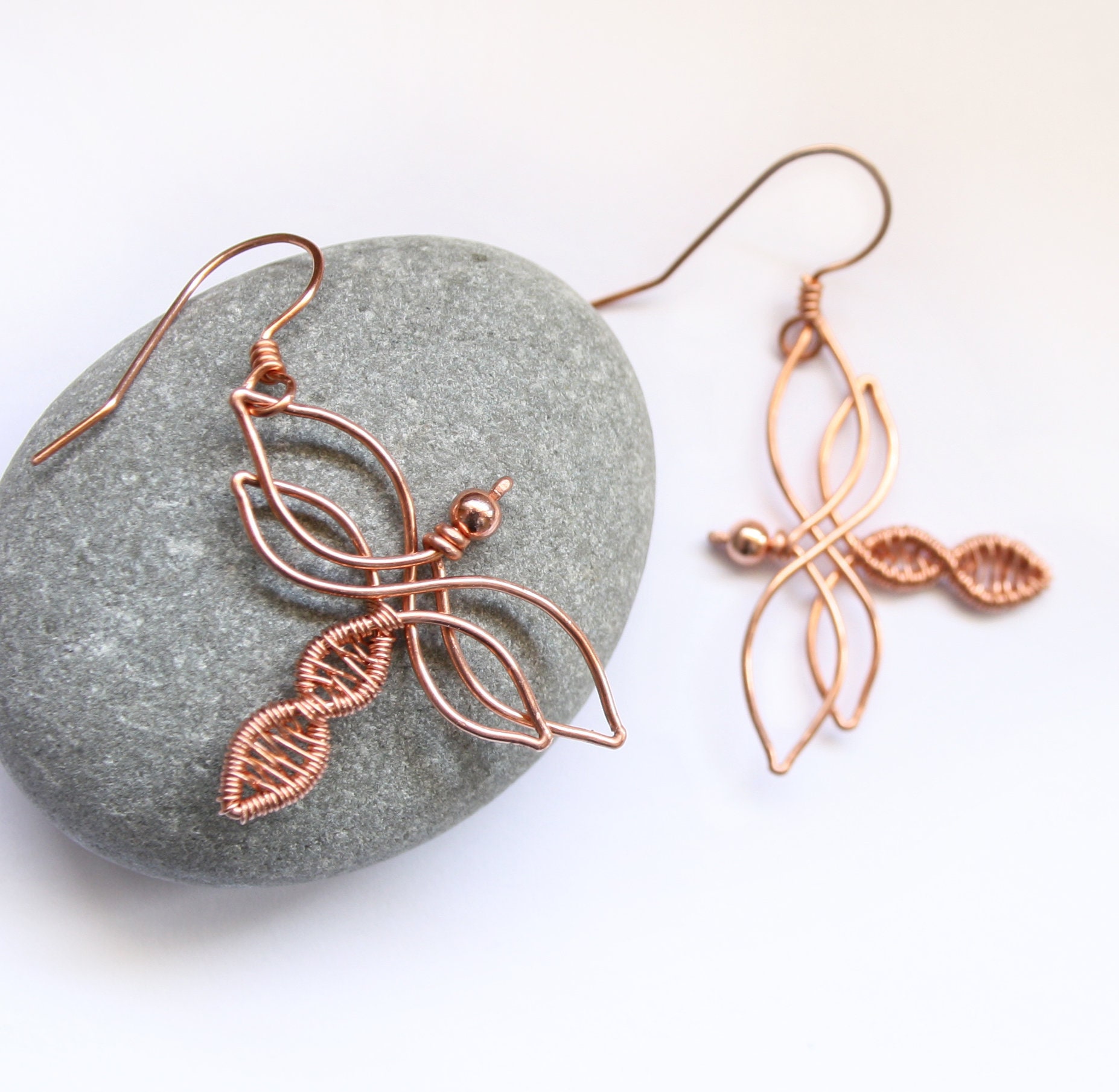 Libelle Ohrringe - Roh Kupferdraht Gewickelt Frühling Sommer Insekt Schmuck Natur-Liebhaber-Geschenk von FantasiaElegance