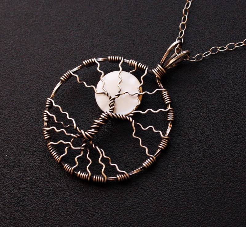 Vollmond Baum Des Lebens Anhänger Halskette - Antik Silber Wire Wrapped Mit Weißem Perlmutt Herbst Ernte Halloween Schmuck Vollmond Baum Des Lebens Anhänger Halskette - Antik Silber Wire Wrapped Mit Weißem Perlmutt Herbst Ernte Halloween Schmuck von FantasiaElegance