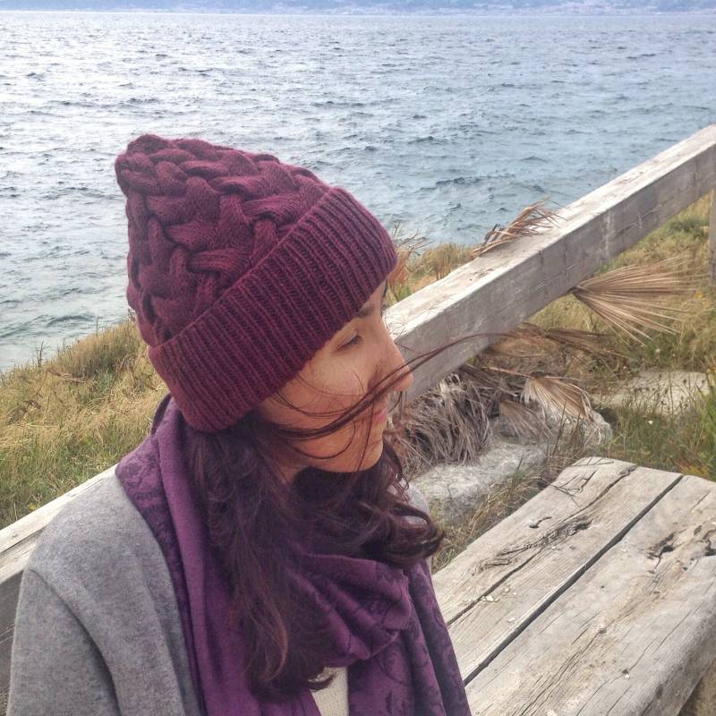 Rote Strickmütze - Handgestrickte Mütze Damen Wollmütze Merino Slouchy Beanie Winter Mit Zopfmuster von FantasiaKnitting