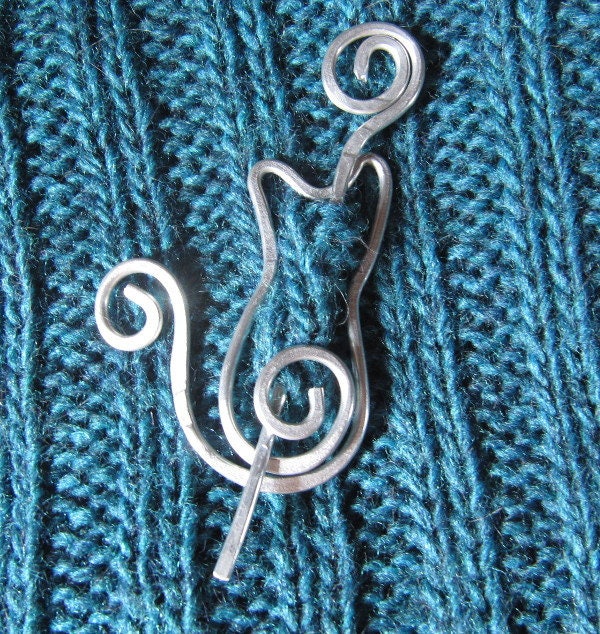 Aluminium Kitty Katze Anstecker Gehämmert Silber Schalbrosche von Fantasidea