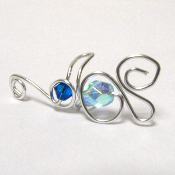 Earcuff Spirale Blau Wellen Silbrig Glänzend Und Aquamarin von Fantasidea