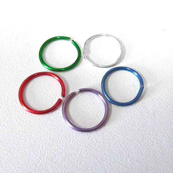 Versilberte Nasenring Hoop - 20 Gauge Einstellbare Passform Versilberte Nasenring Hoop - 20 Gauge Einstellbare Passform von Fantasidea